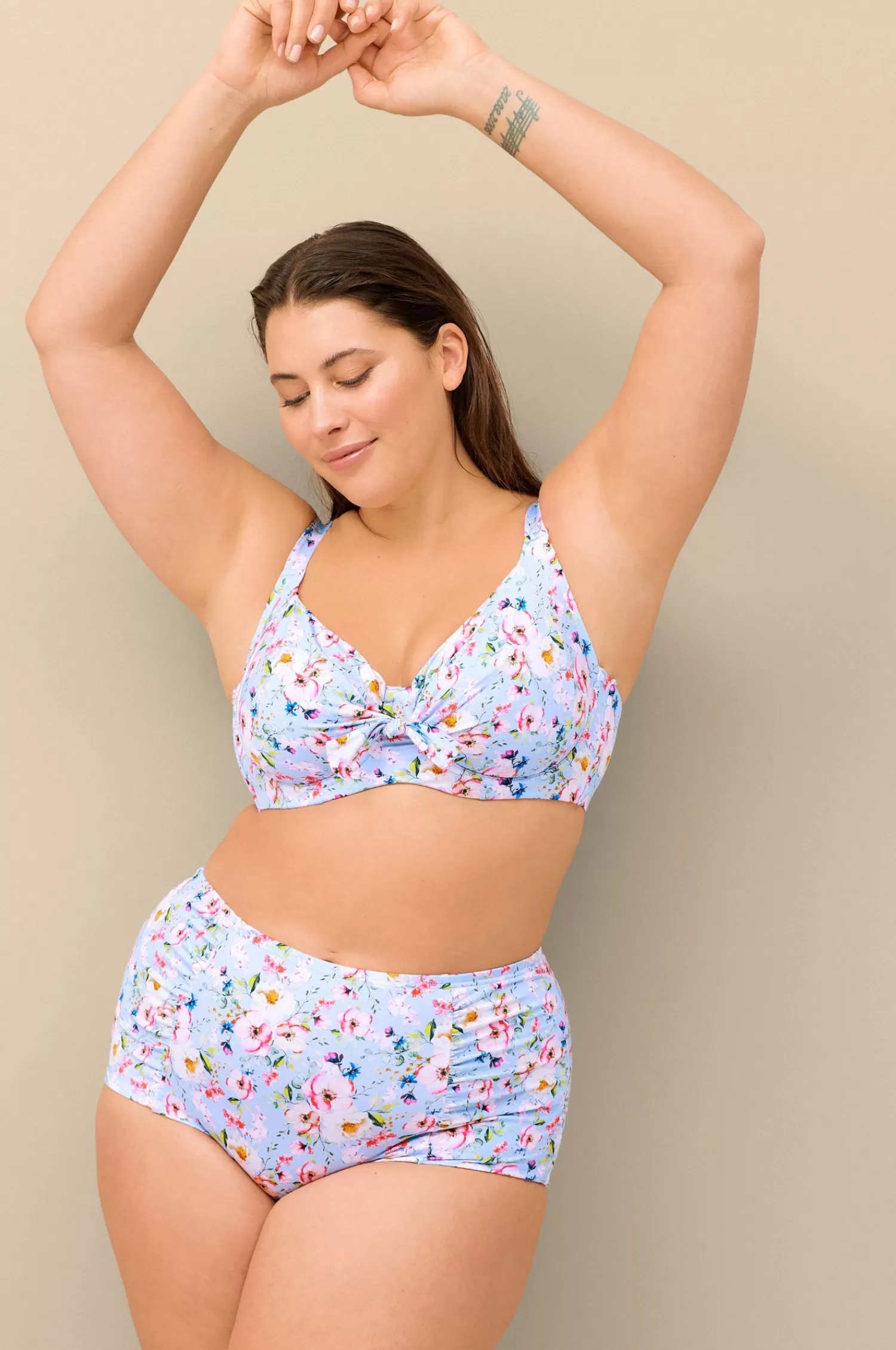 Dam Ellos Bikinitrosa Saga Med Shapingeffekt
