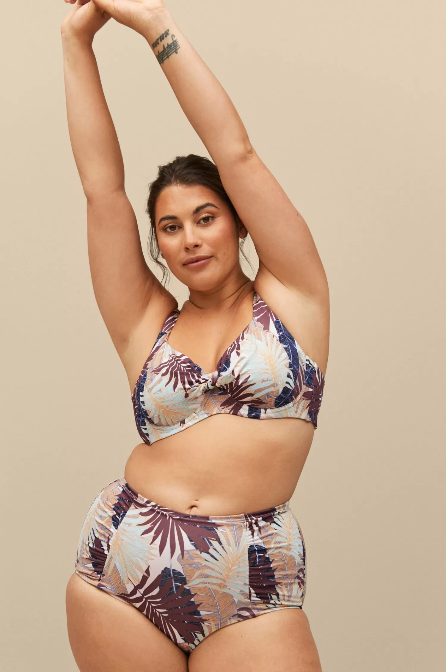Dam Ellos Bikinitrosa Saga Med Shapingeffekt