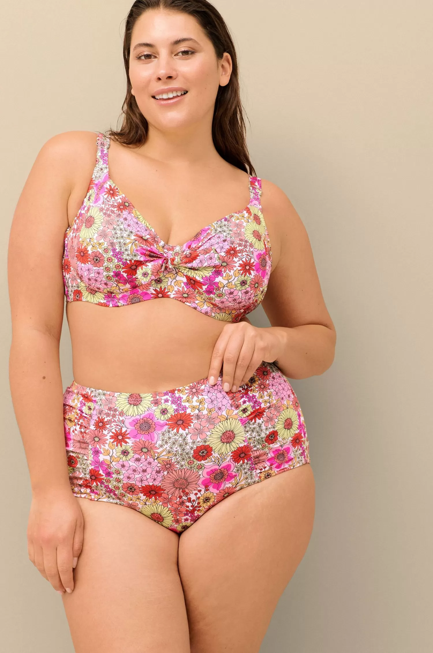 Dam Ellos Bikinitrosa Saga Med Shapingeffekt
