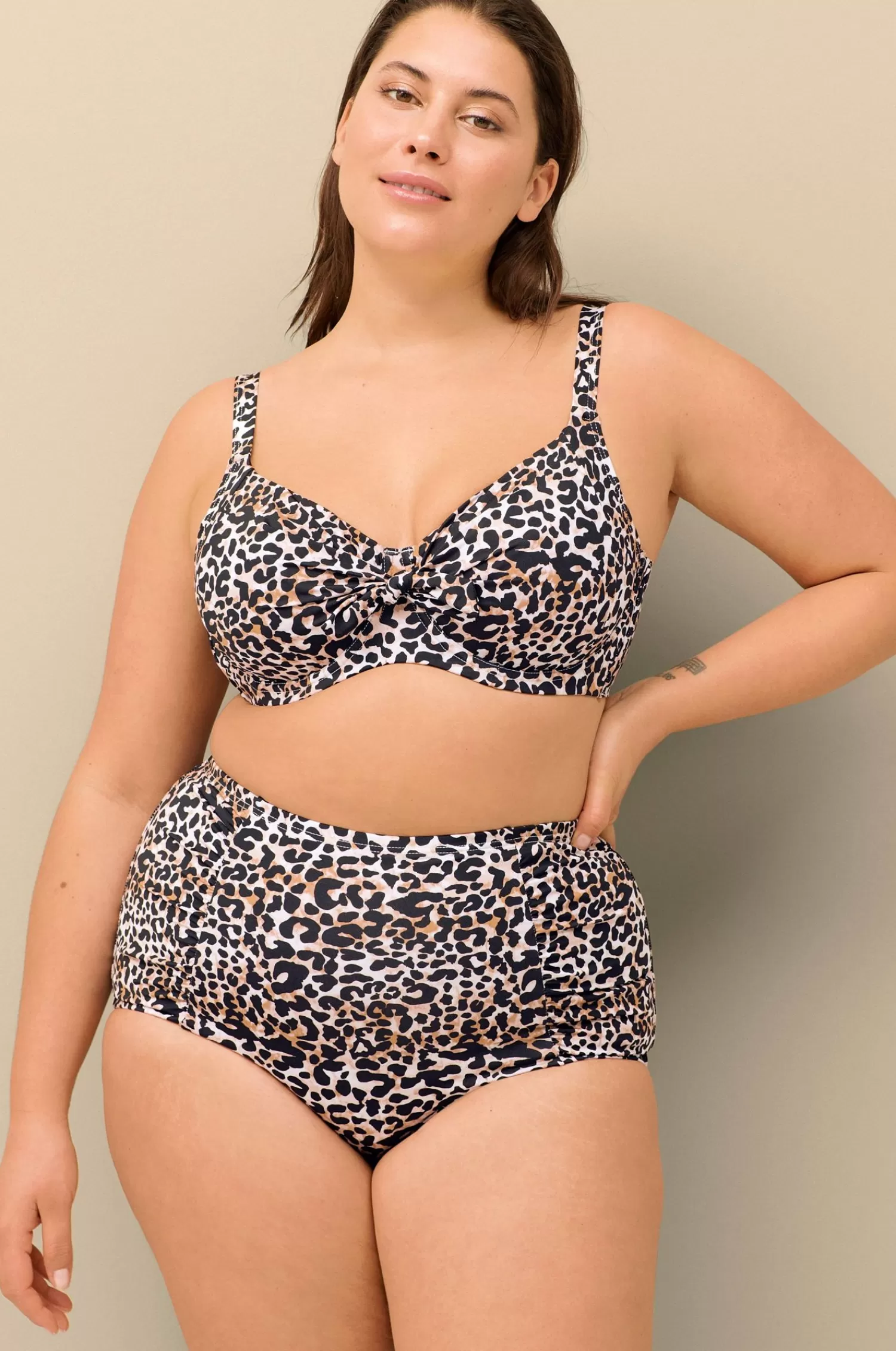 Dam Ellos Bikinitrosa Saga Med Shapingeffekt