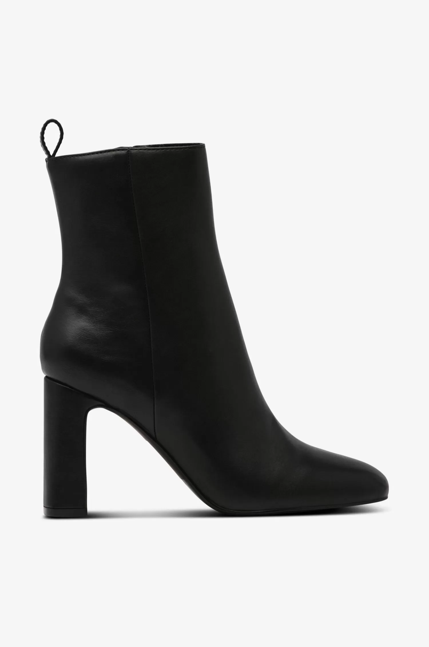 Dam Steve Madden Boots Adelisa Bootie