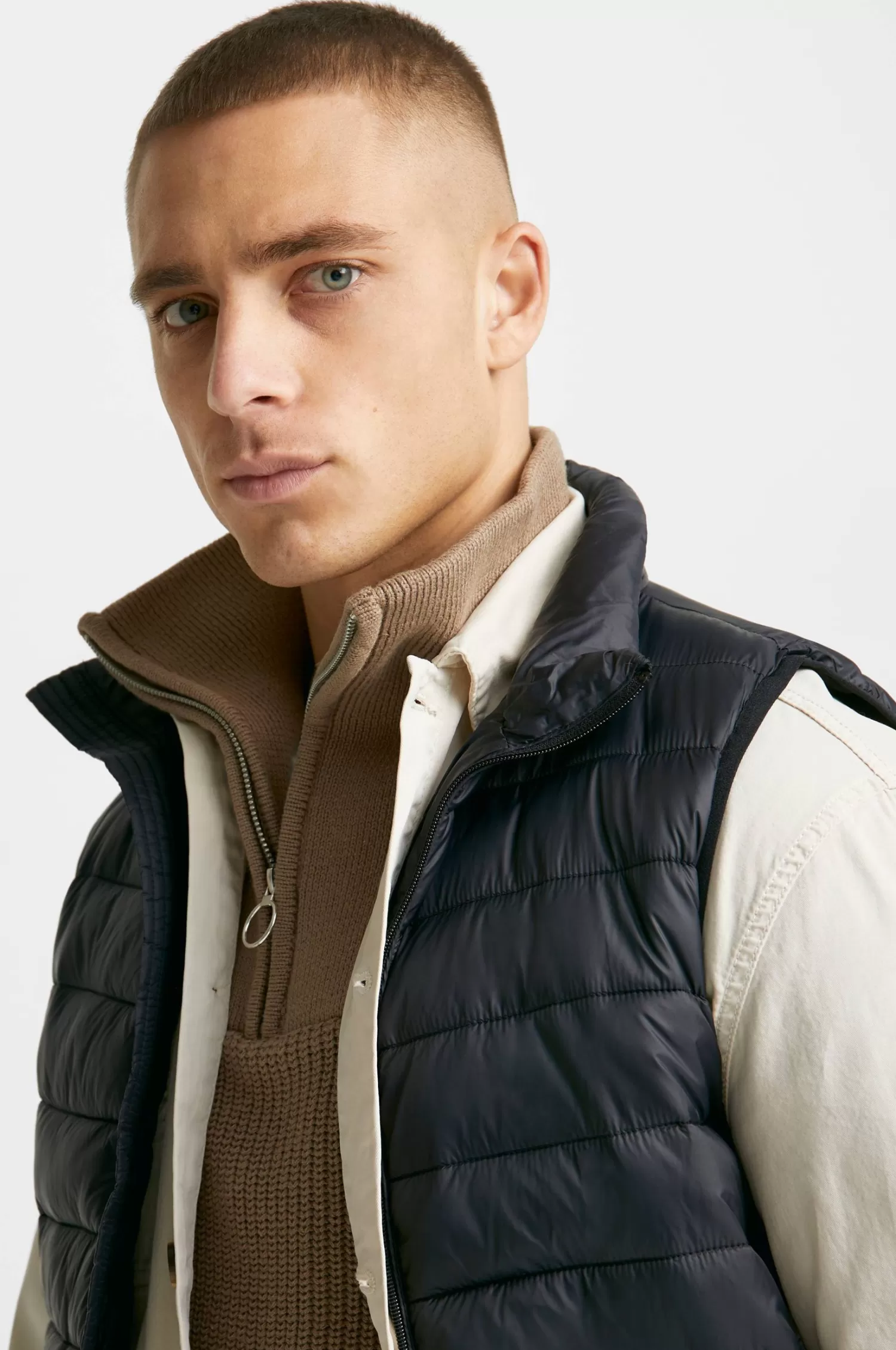 Studio Total Vast Lightweight Vest New